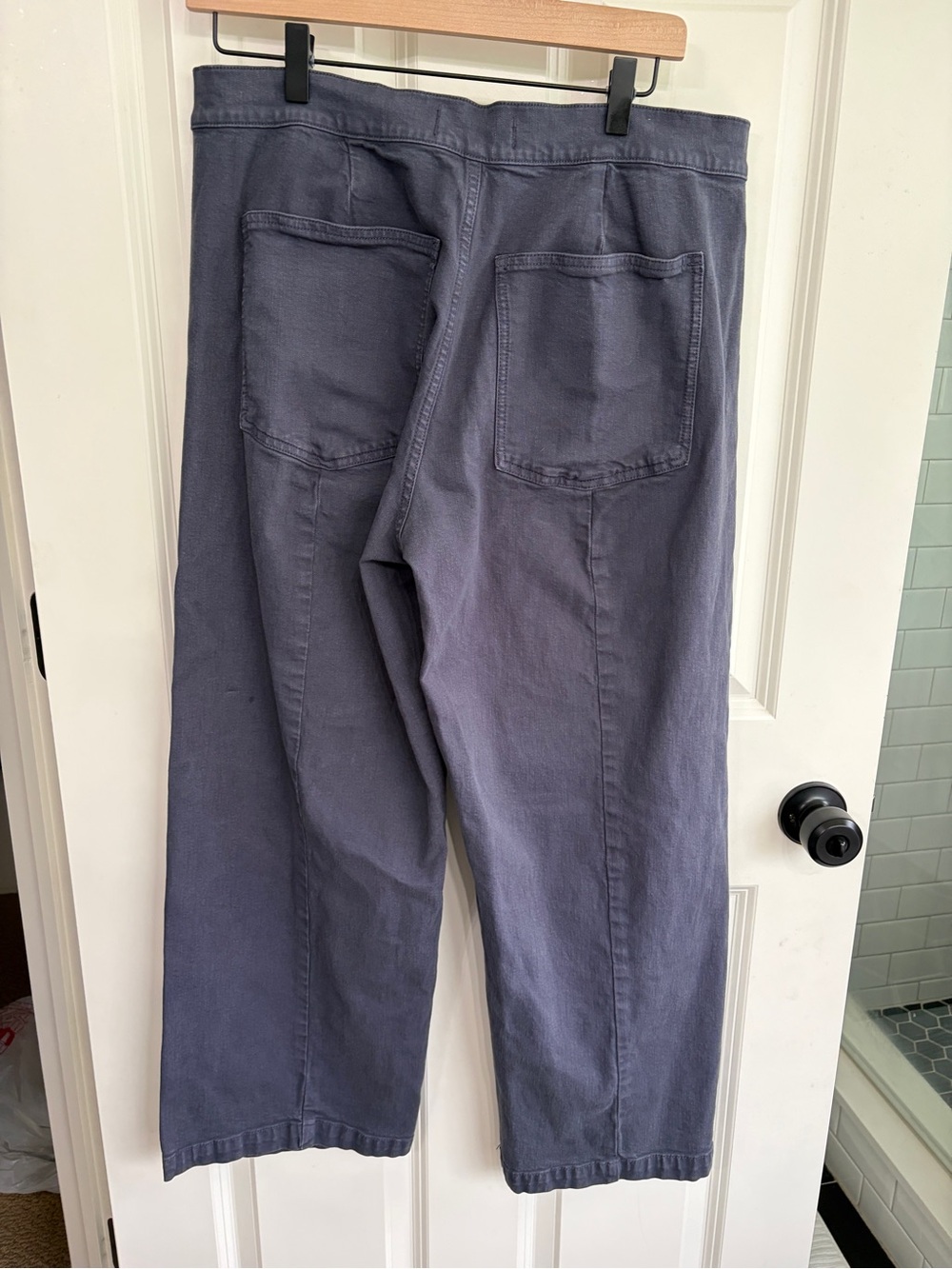Great condition size 31 Madewell Emmett Wide Leg Crop Navy High-Rise Pants. - Picture 6 of 15